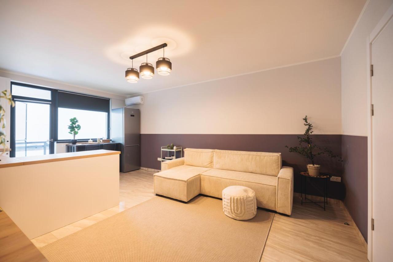 Ferienwohnung Downtown Hidden Garden With Jacuzzi In Bukarest Exterior foto
