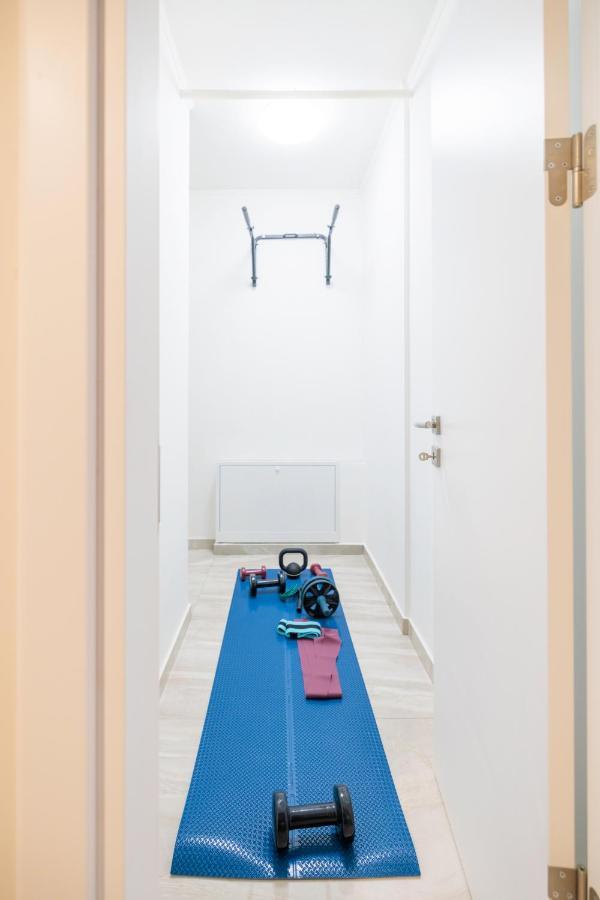 Ferienwohnung Downtown Hidden Garden With Jacuzzi In Bukarest Exterior foto