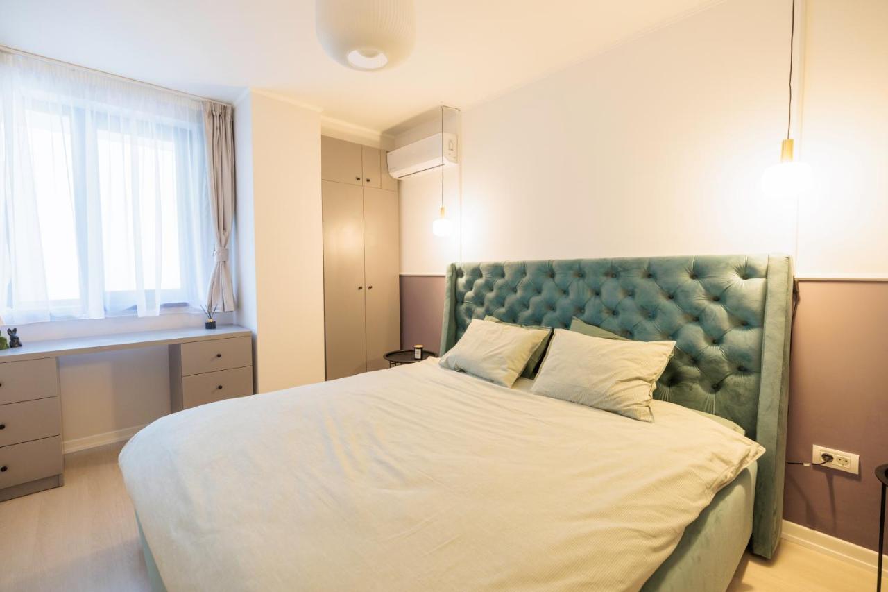 Ferienwohnung Downtown Hidden Garden With Jacuzzi In Bukarest Exterior foto