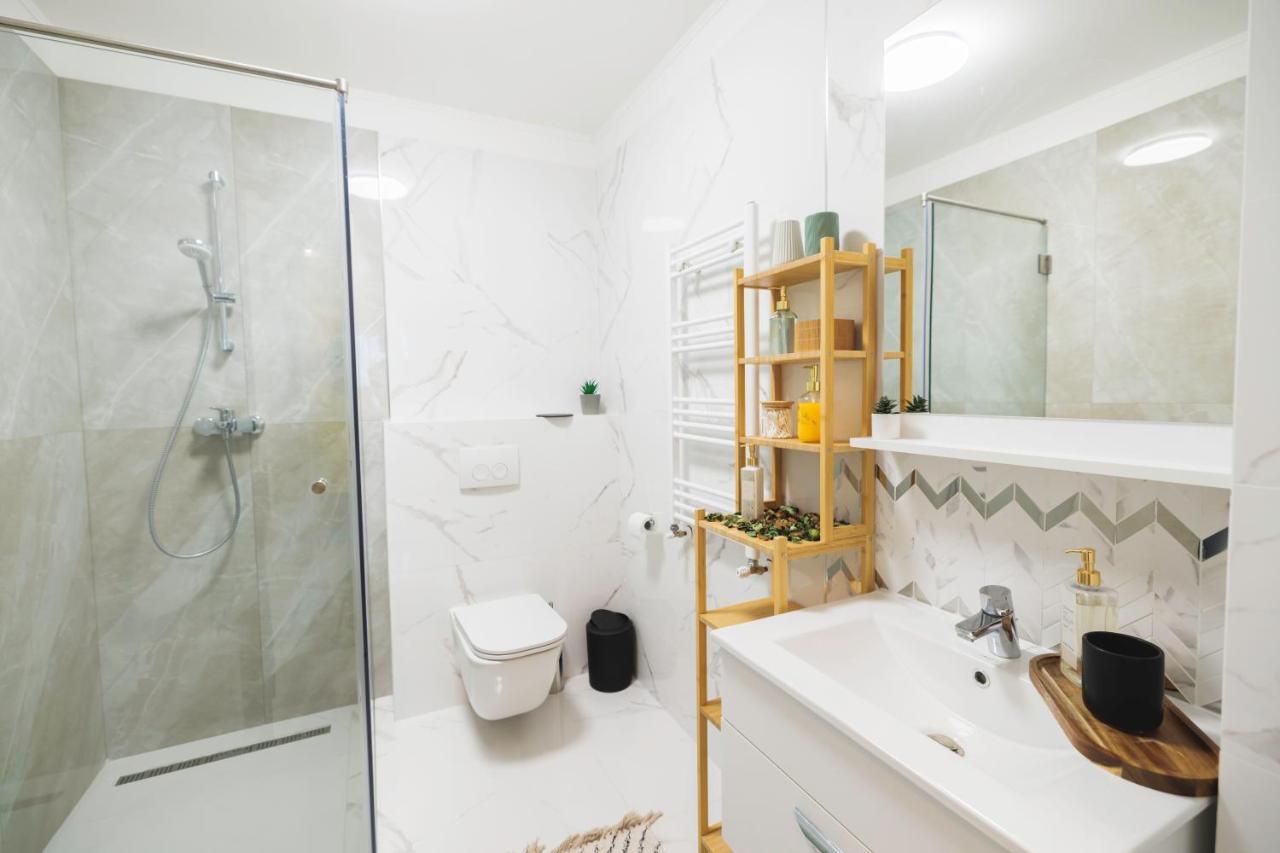 Ferienwohnung Downtown Hidden Garden With Jacuzzi In Bukarest Exterior foto