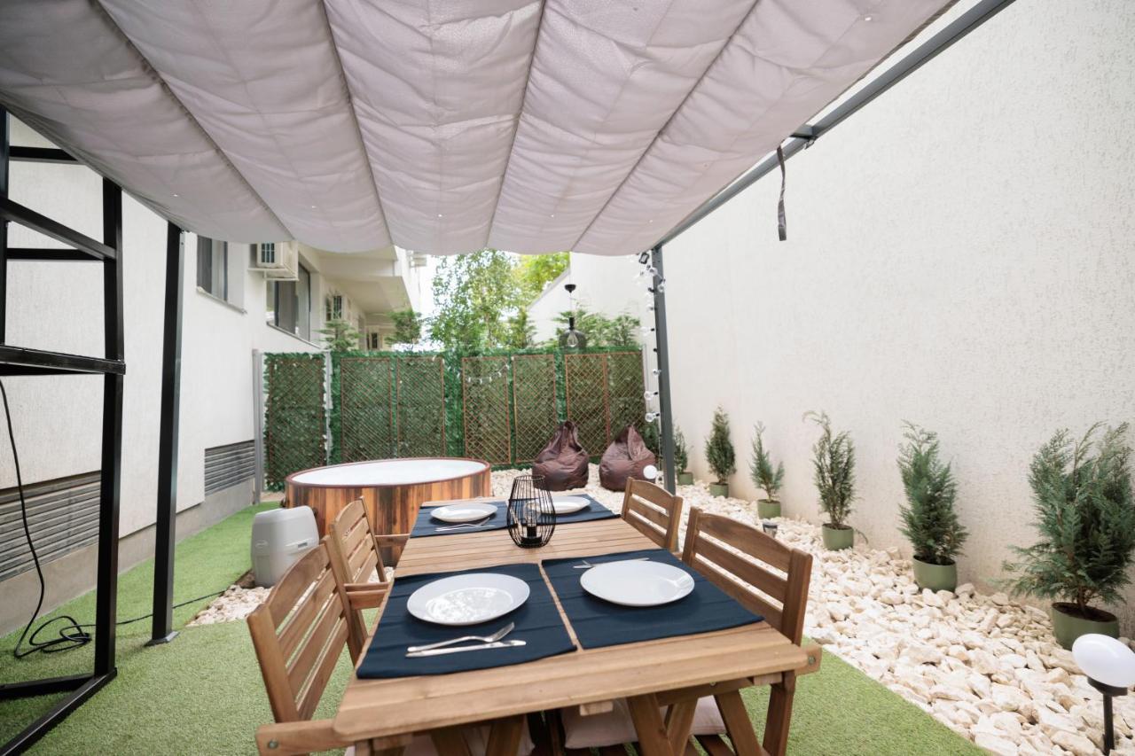 Ferienwohnung Downtown Hidden Garden With Jacuzzi In Bukarest Exterior foto