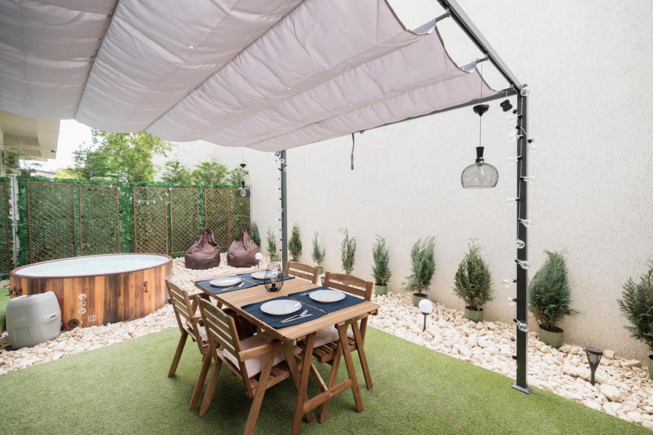 Ferienwohnung Downtown Hidden Garden With Jacuzzi In Bukarest Exterior foto