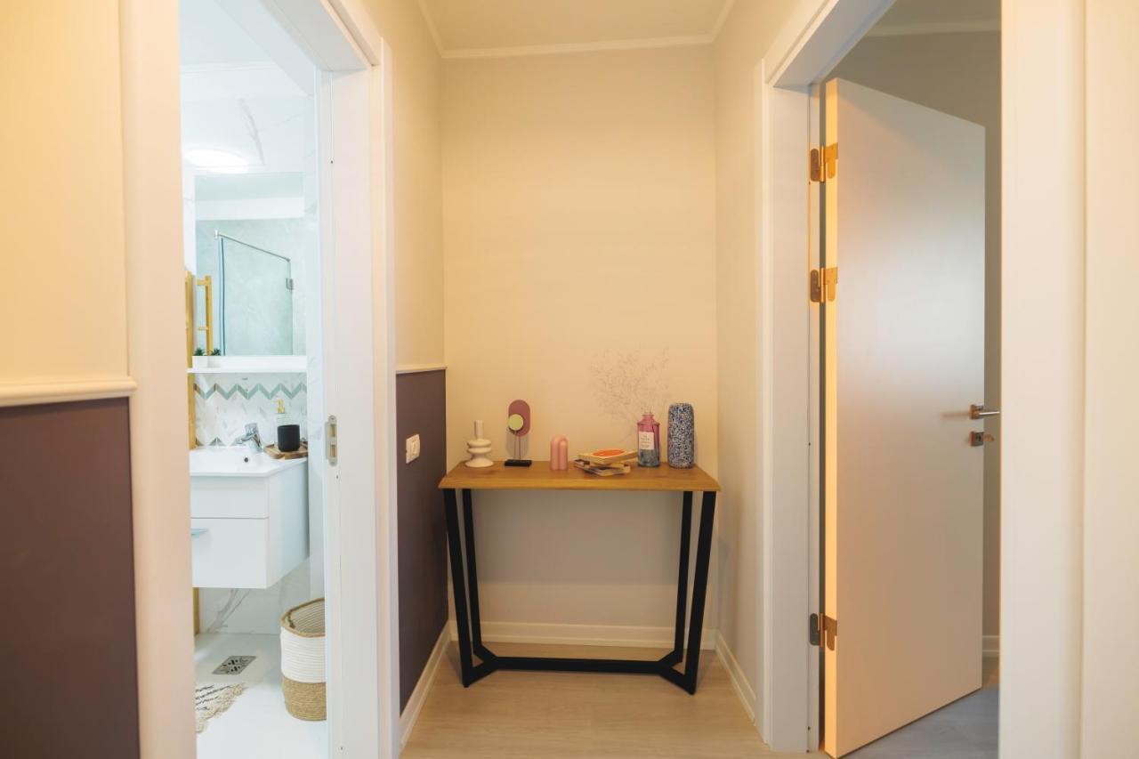 Ferienwohnung Downtown Hidden Garden With Jacuzzi In Bukarest Exterior foto