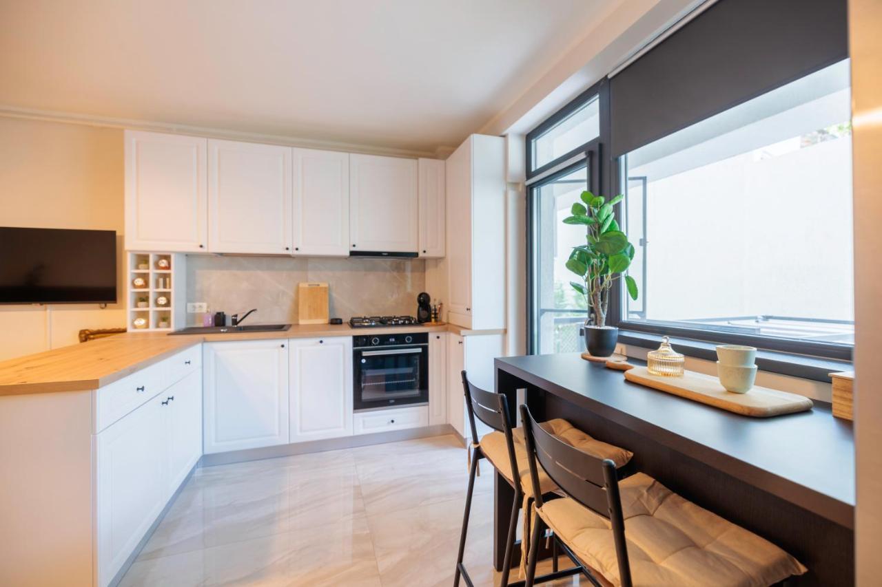 Ferienwohnung Downtown Hidden Garden With Jacuzzi In Bukarest Exterior foto