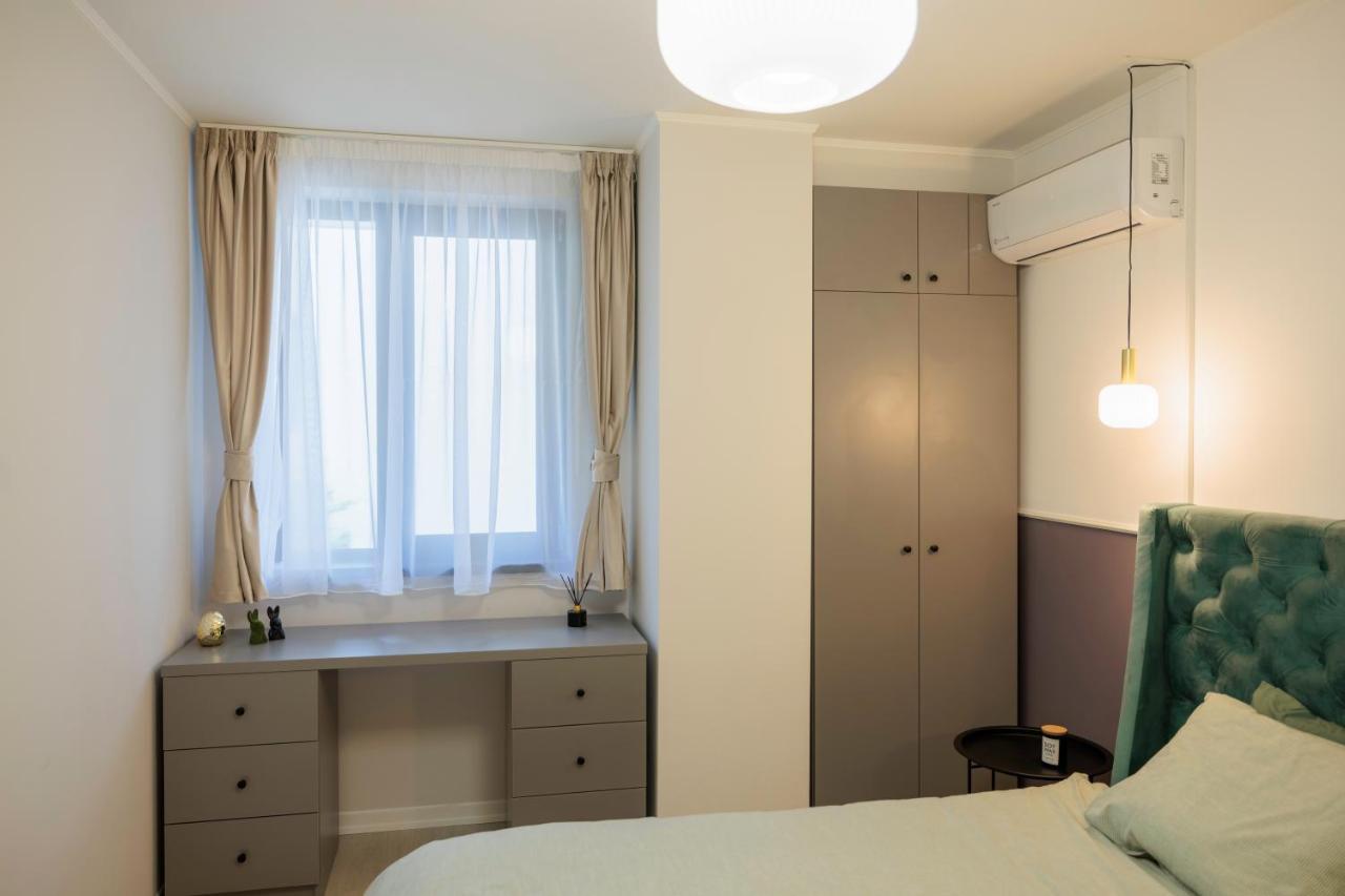 Ferienwohnung Downtown Hidden Garden With Jacuzzi In Bukarest Exterior foto