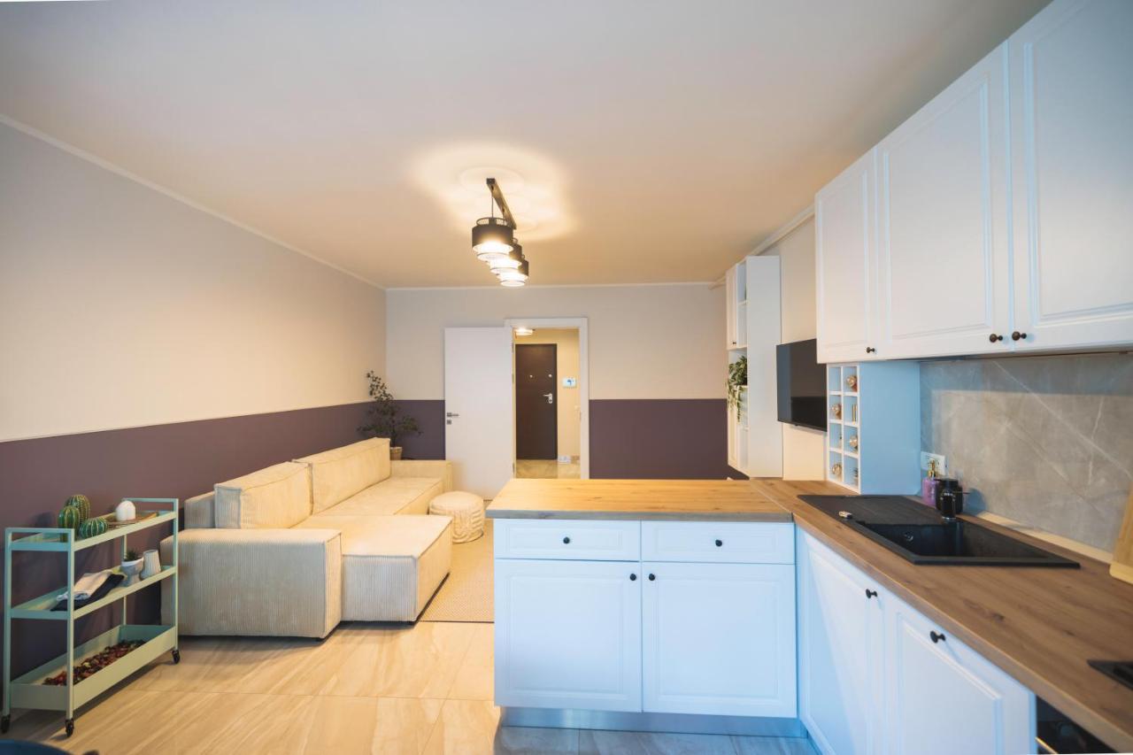 Ferienwohnung Downtown Hidden Garden With Jacuzzi In Bukarest Exterior foto