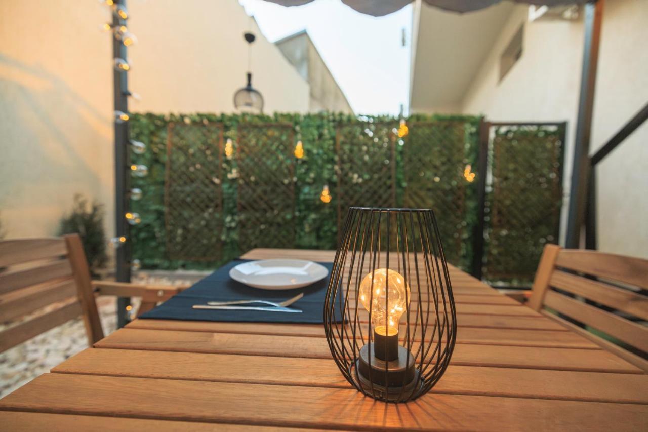 Ferienwohnung Downtown Hidden Garden With Jacuzzi In Bukarest Exterior foto
