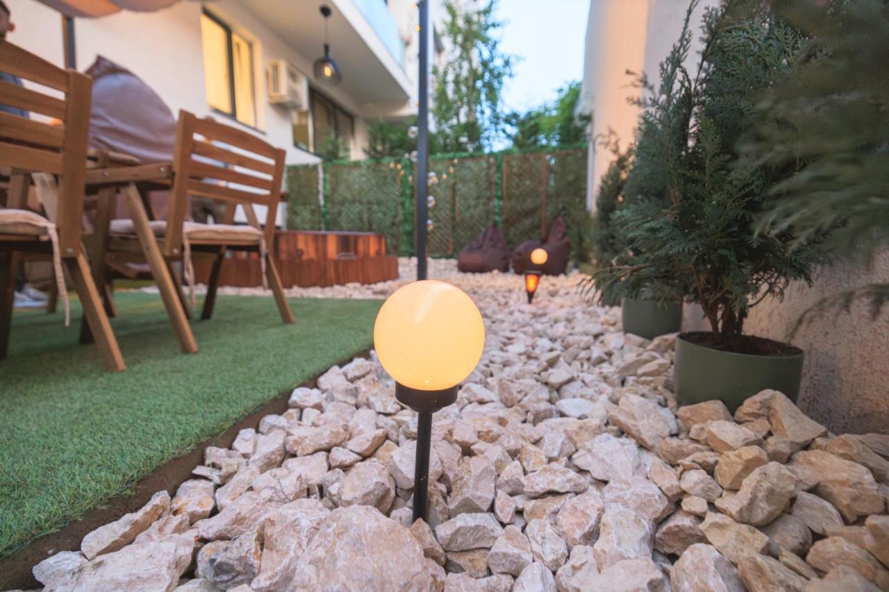 Ferienwohnung Downtown Hidden Garden With Jacuzzi In Bukarest Exterior foto