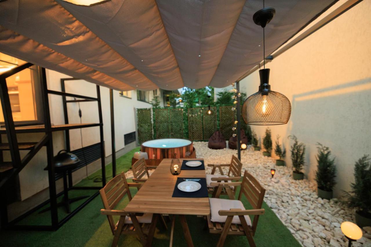 Ferienwohnung Downtown Hidden Garden With Jacuzzi In Bukarest Exterior foto